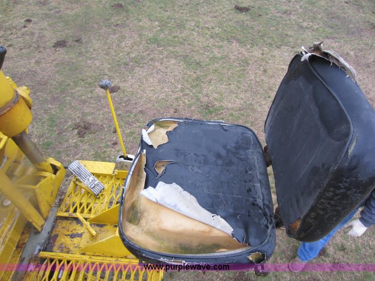 image for item A5618 1975 GMC 6000 drilling truck