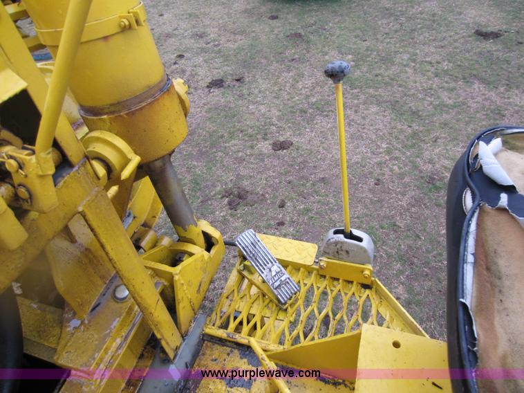 image for item A5618 1975 GMC 6000 drilling truck