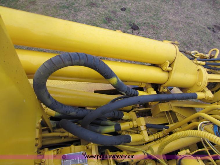 image for item A5618 1975 GMC 6000 drilling truck