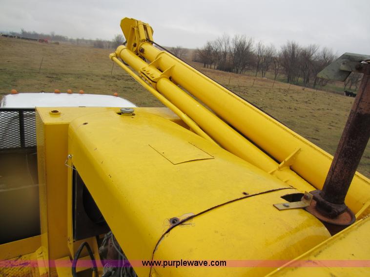 image for item A5618 1975 GMC 6000 drilling truck