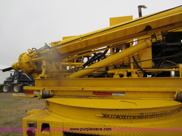 image for item A5618 1975 GMC 6000 drilling truck