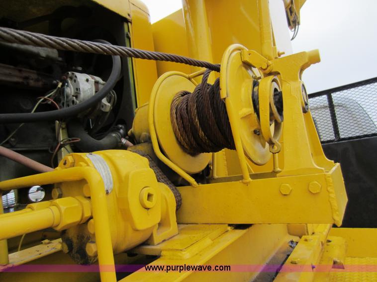 image for item A5618 1975 GMC 6000 drilling truck