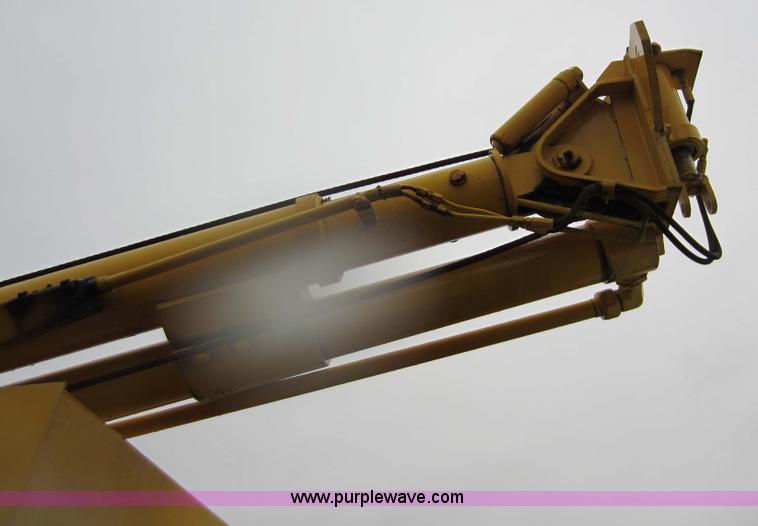 image for item A5618 1975 GMC 6000 drilling truck