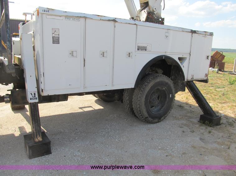 image for item B2796 1989 Ford F800 bucket truck