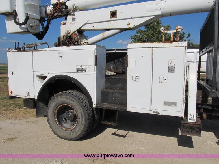image for item B2796 1989 Ford F800 bucket truck