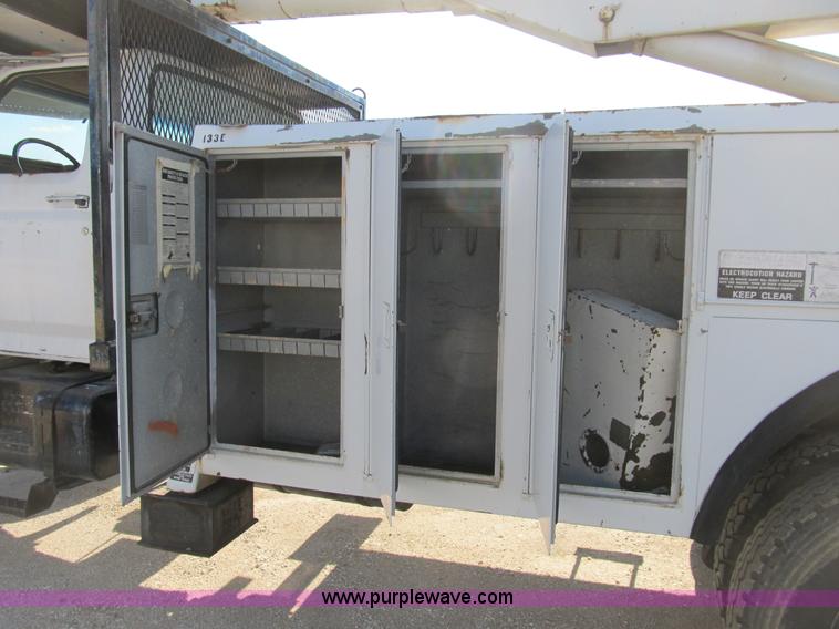 image for item B2796 1989 Ford F800 bucket truck