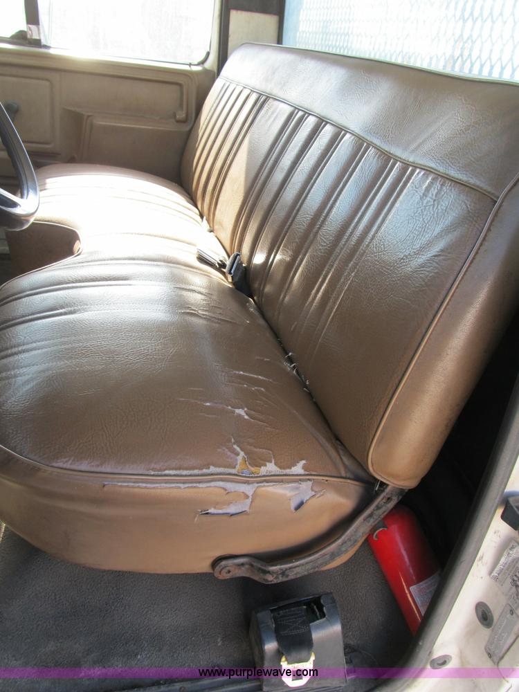 image for item B2796 1989 Ford F800 bucket truck