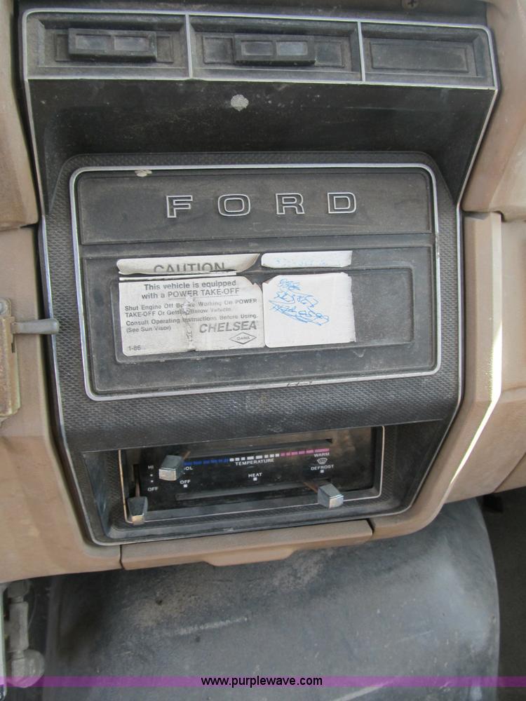 image for item B2796 1989 Ford F800 bucket truck