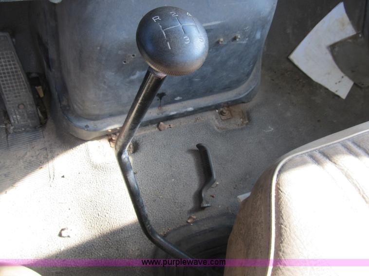 image for item B2796 1989 Ford F800 bucket truck