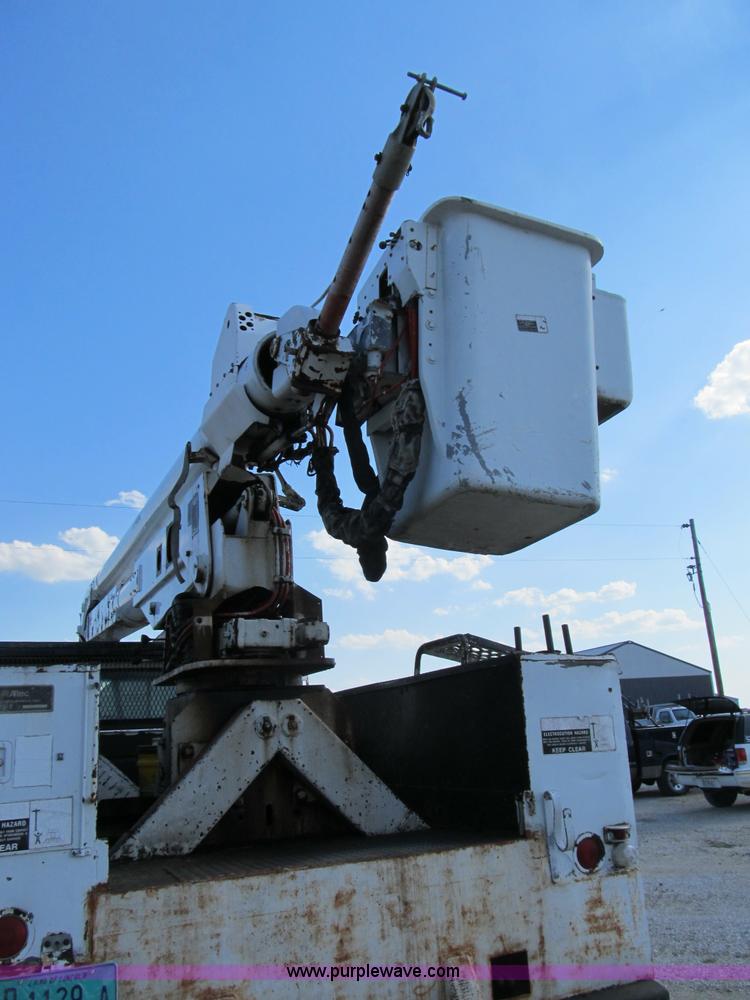 image for item B2796 1989 Ford F800 bucket truck