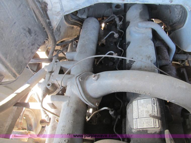 image for item B2796 1989 Ford F800 bucket truck