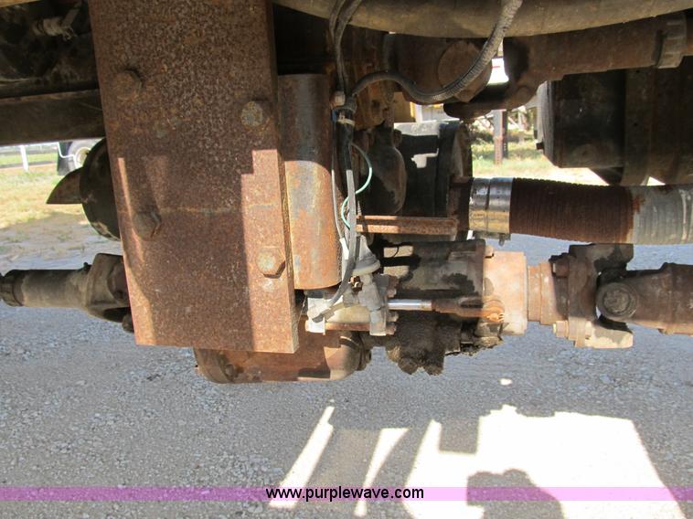 image for item B2796 1989 Ford F800 bucket truck