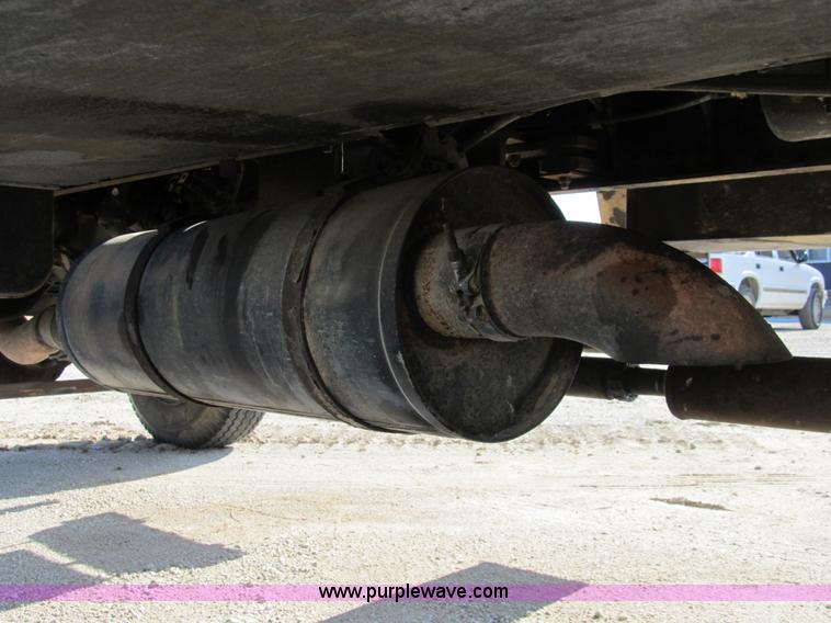 image for item B2796 1989 Ford F800 bucket truck