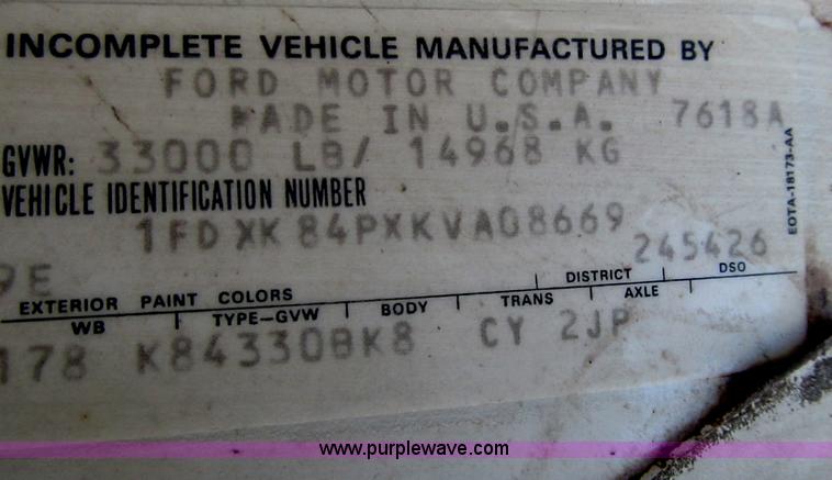 image for item B2796 1989 Ford F800 bucket truck