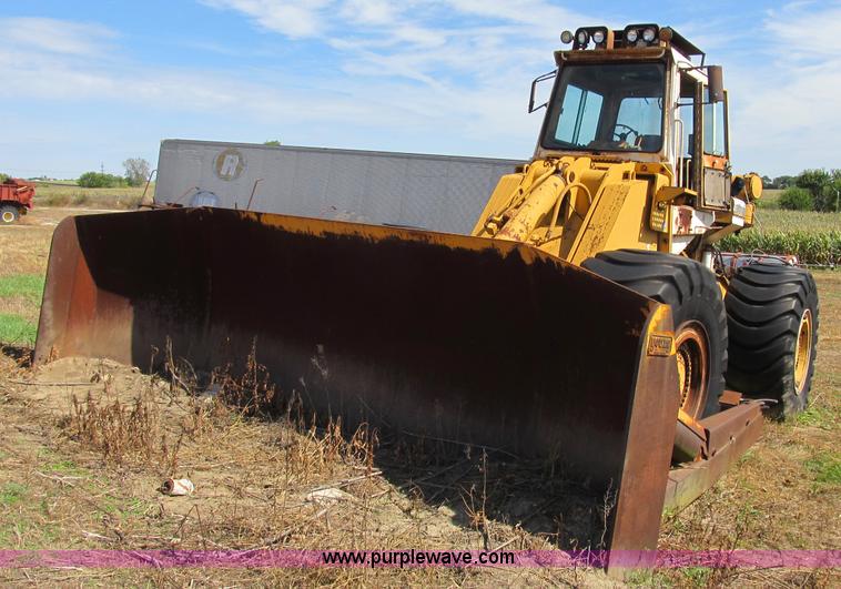image for item B2887 International Harvester D400 dozer