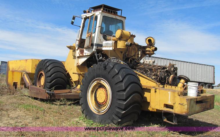 image for item B2887 International Harvester D400 dozer