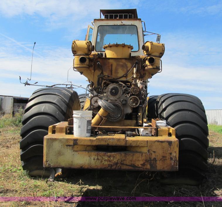 image for item B2887 International Harvester D400 dozer