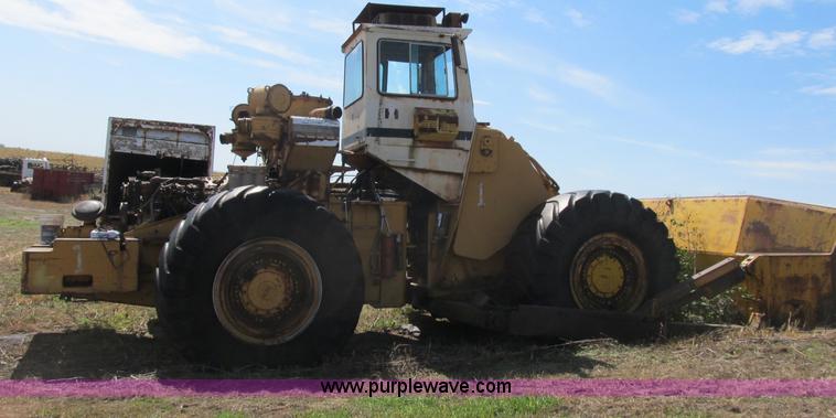 image for item B2887 International Harvester D400 dozer