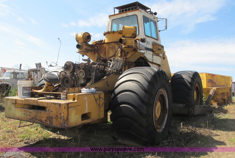 image for item B2887 International Harvester D400 dozer