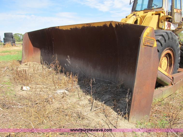 image for item B2887 International Harvester D400 dozer