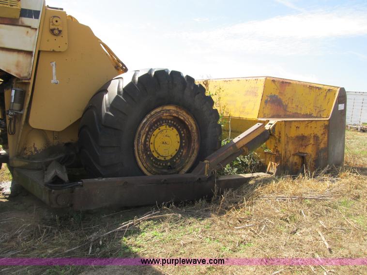image for item B2887 International Harvester D400 dozer