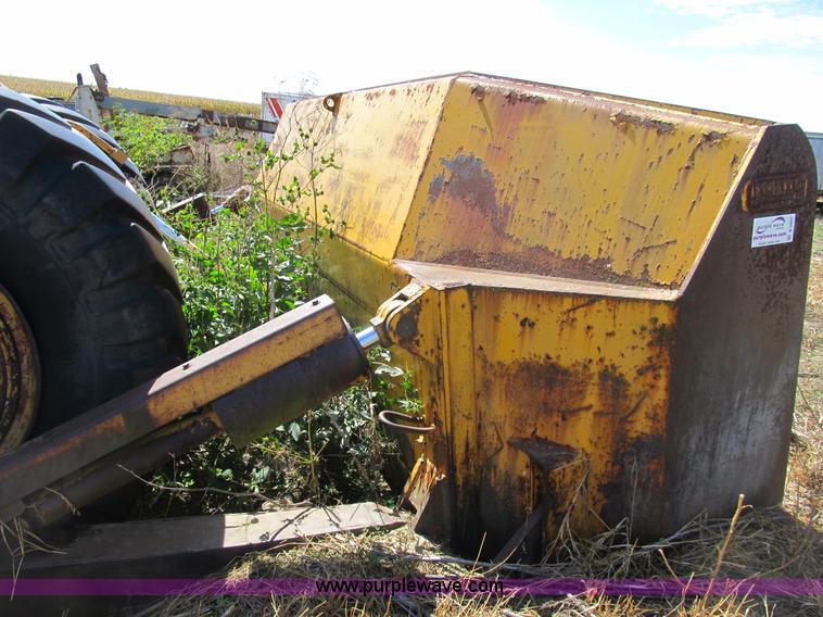 image for item B2887 International Harvester D400 dozer