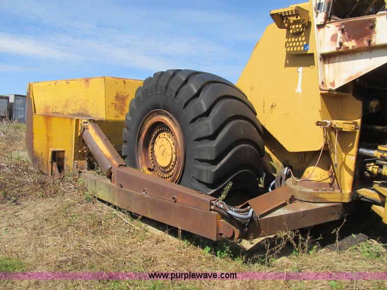 image for item B2887 International Harvester D400 dozer
