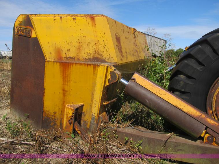 image for item B2887 International Harvester D400 dozer