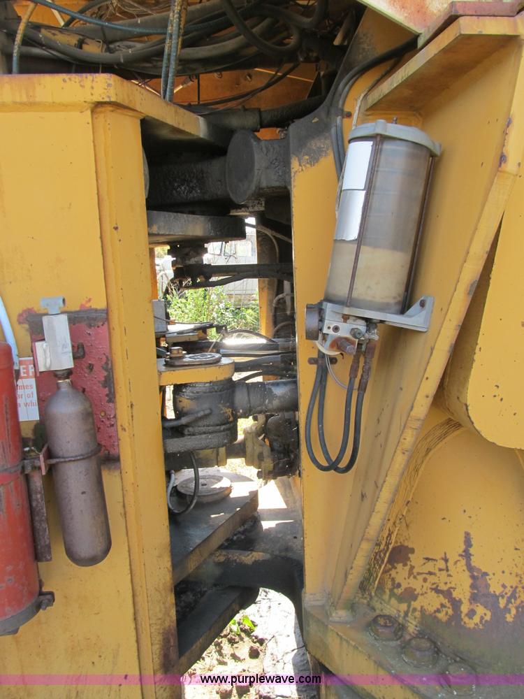 image for item B2887 International Harvester D400 dozer