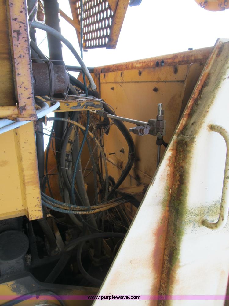 image for item B2887 International Harvester D400 dozer