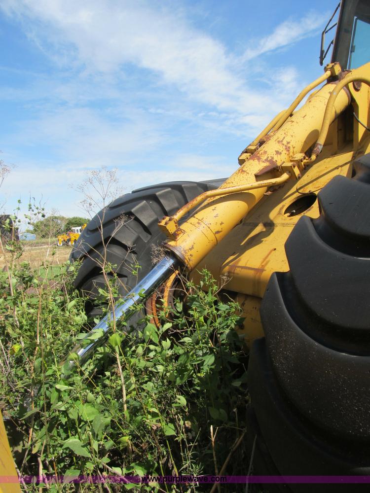 image for item B2887 International Harvester D400 dozer