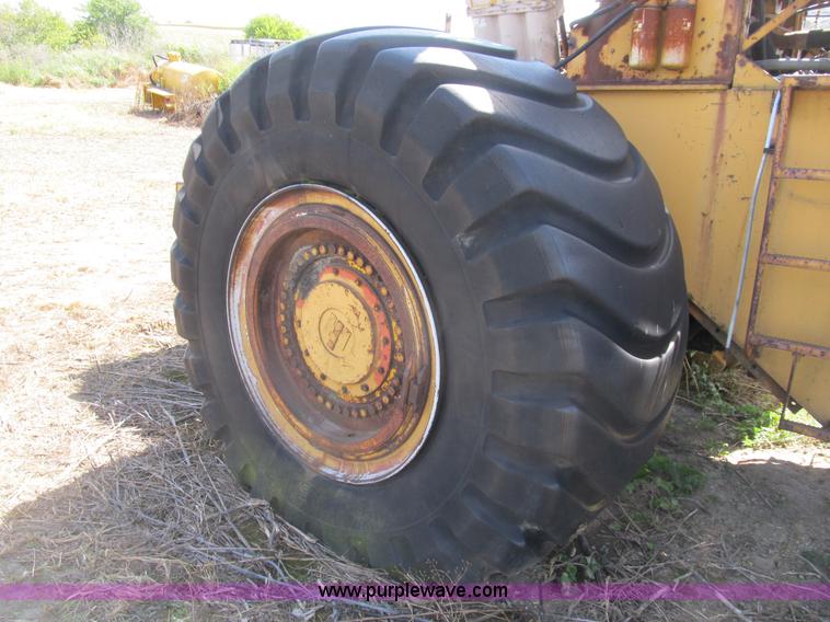 image for item B2887 International Harvester D400 dozer