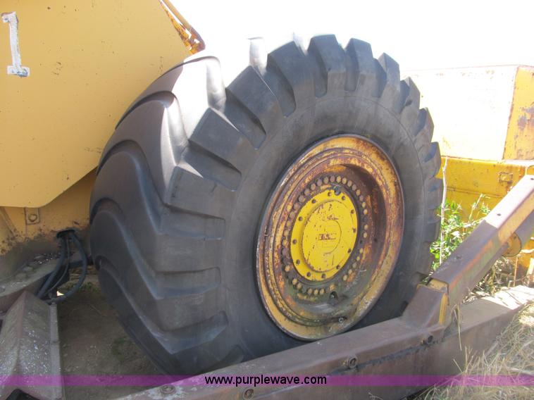 image for item B2887 International Harvester D400 dozer