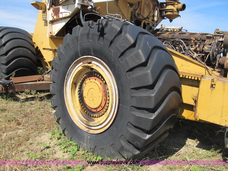 image for item B2887 International Harvester D400 dozer