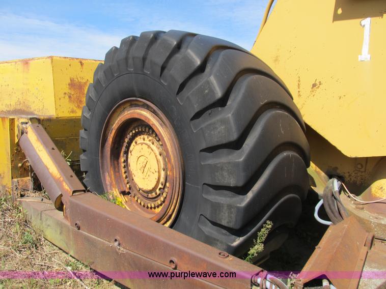 image for item B2887 International Harvester D400 dozer