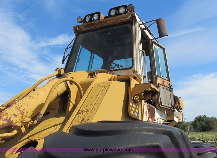 image for item B2887 International Harvester D400 dozer