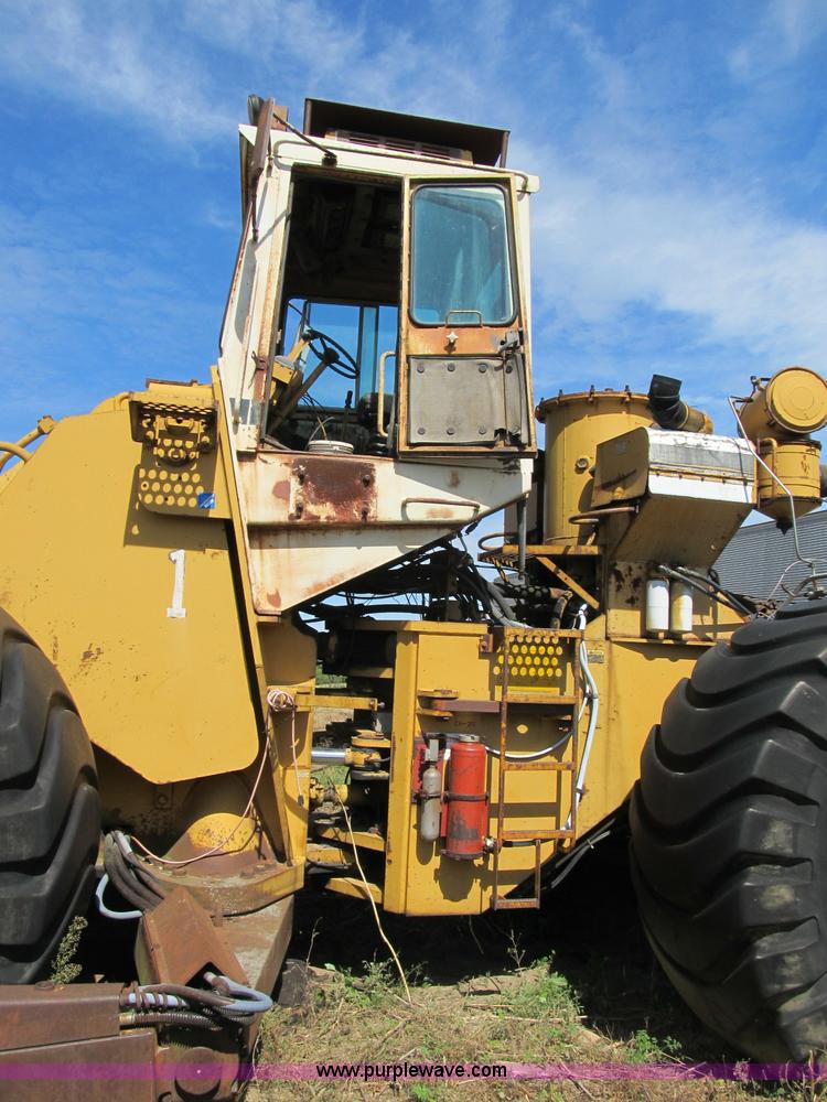 image for item B2887 International Harvester D400 dozer