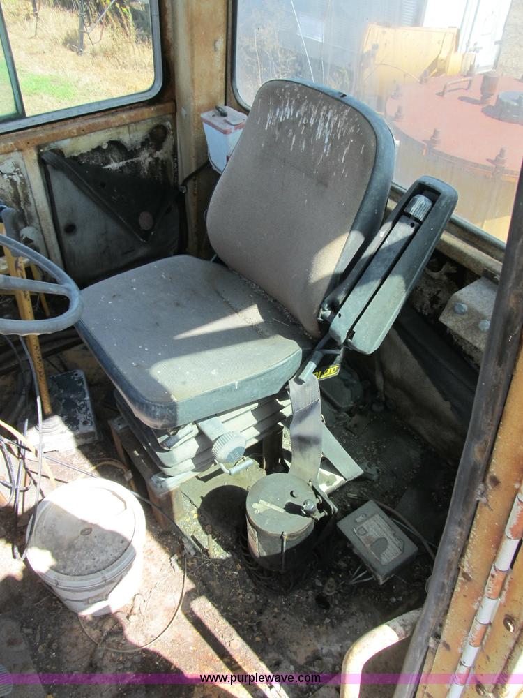 image for item B2887 International Harvester D400 dozer