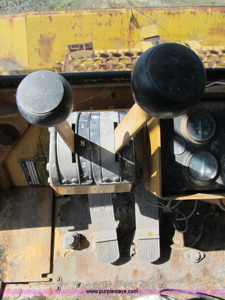 image for item B2887 International Harvester D400 dozer