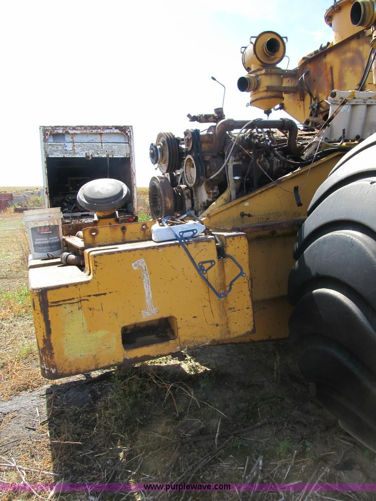 image for item B2887 International Harvester D400 dozer