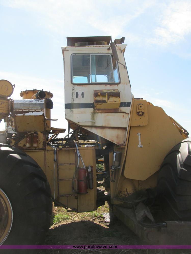 image for item B2887 International Harvester D400 dozer