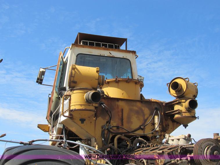 image for item B2887 International Harvester D400 dozer