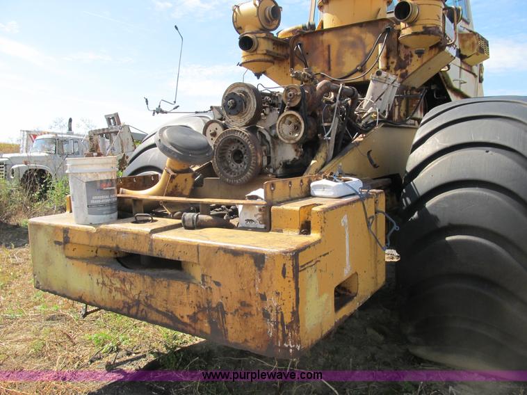 image for item B2887 International Harvester D400 dozer