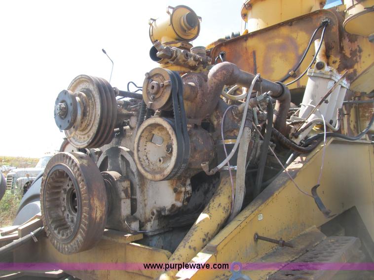 image for item B2887 International Harvester D400 dozer