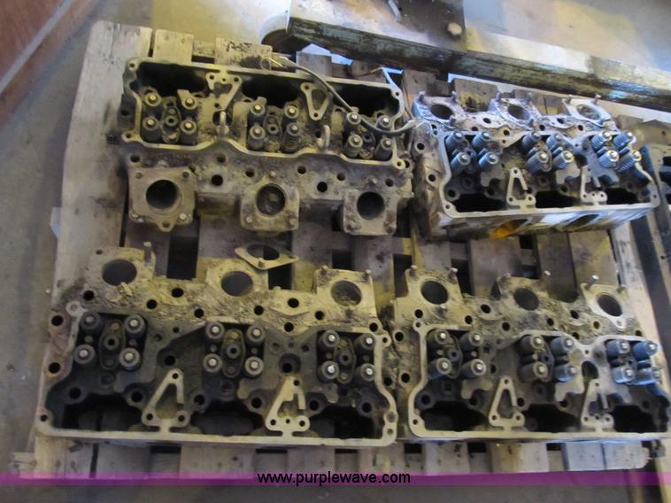 image for item B2887 International Harvester D400 dozer