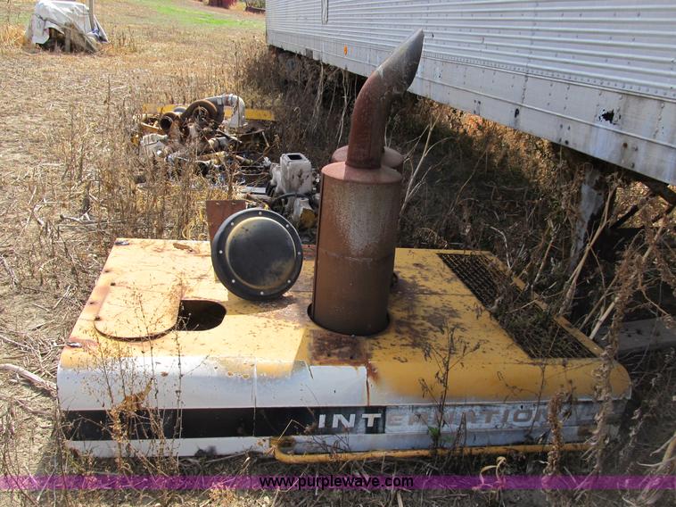 image for item B2887 International Harvester D400 dozer