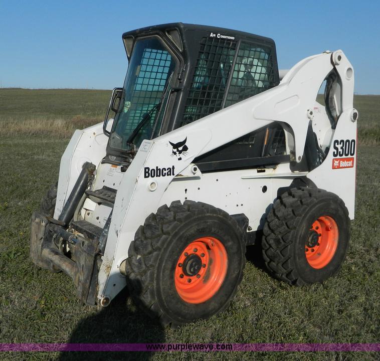 image for item B3903 2002 Bobcat S300 skid steer