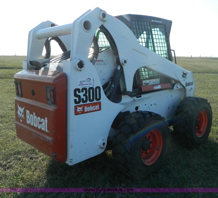image for item B3903 2002 Bobcat S300 skid steer