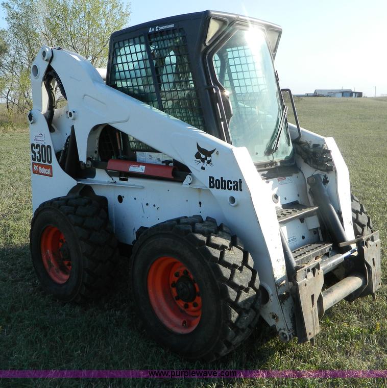 image for item B3903 2002 Bobcat S300 skid steer