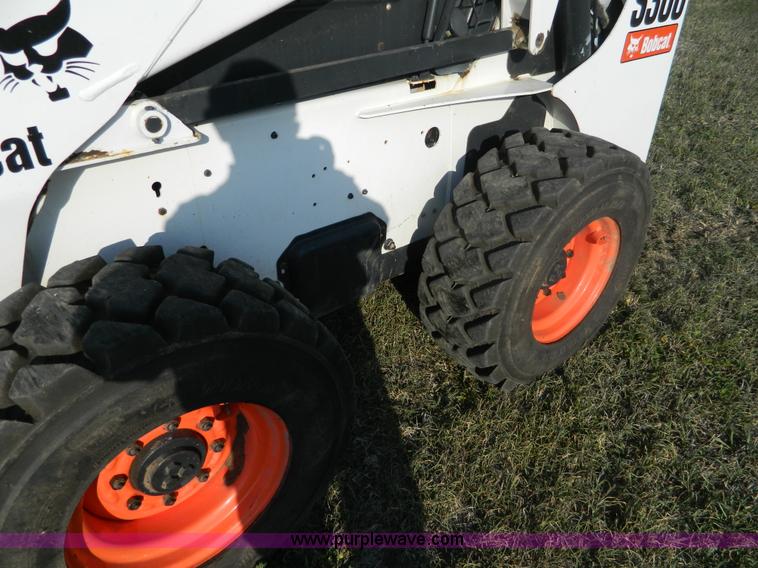 image for item B3903 2002 Bobcat S300 skid steer